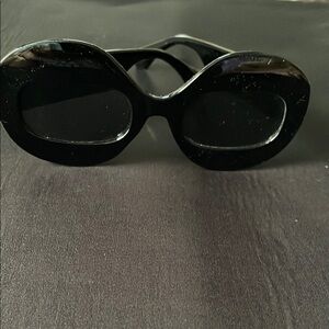 Chic Black Sunglasses